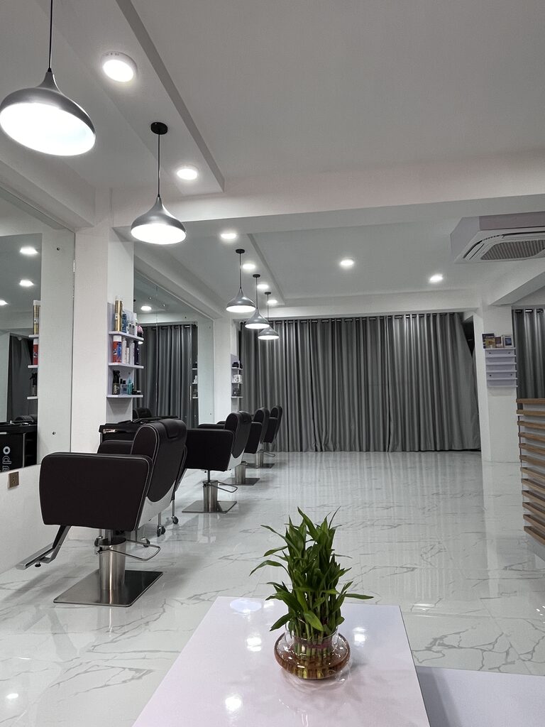 Professional beauty product application at Mangpahang Unisex Salon